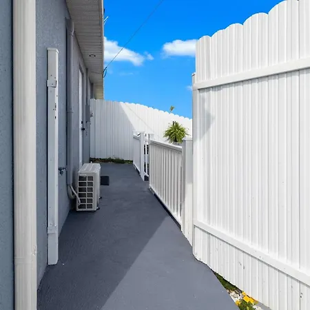 Tropical Paradise Cape Coral Exterior photo